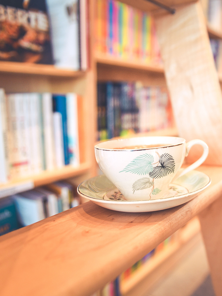 Café-librairie à Percé, QC - Café et achat de livres - Nath et Compagnie